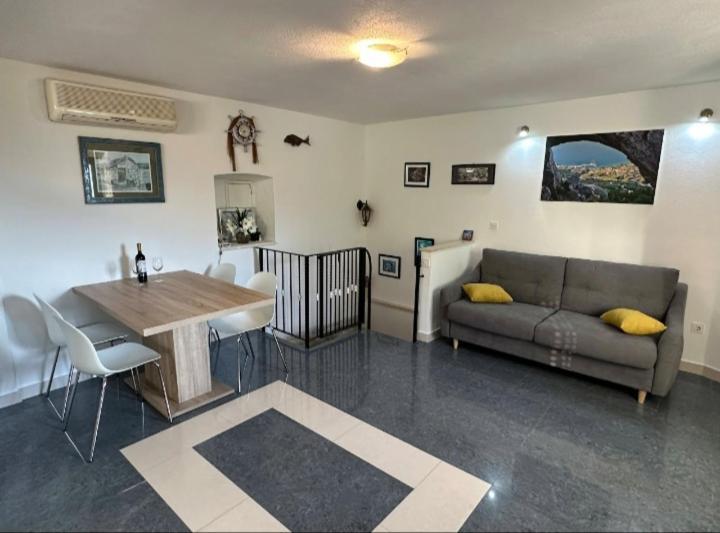 Apartmani Dalmacija Brela Esterno foto