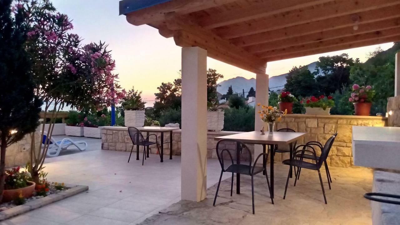 Apartmani Dalmacija Brela Esterno foto