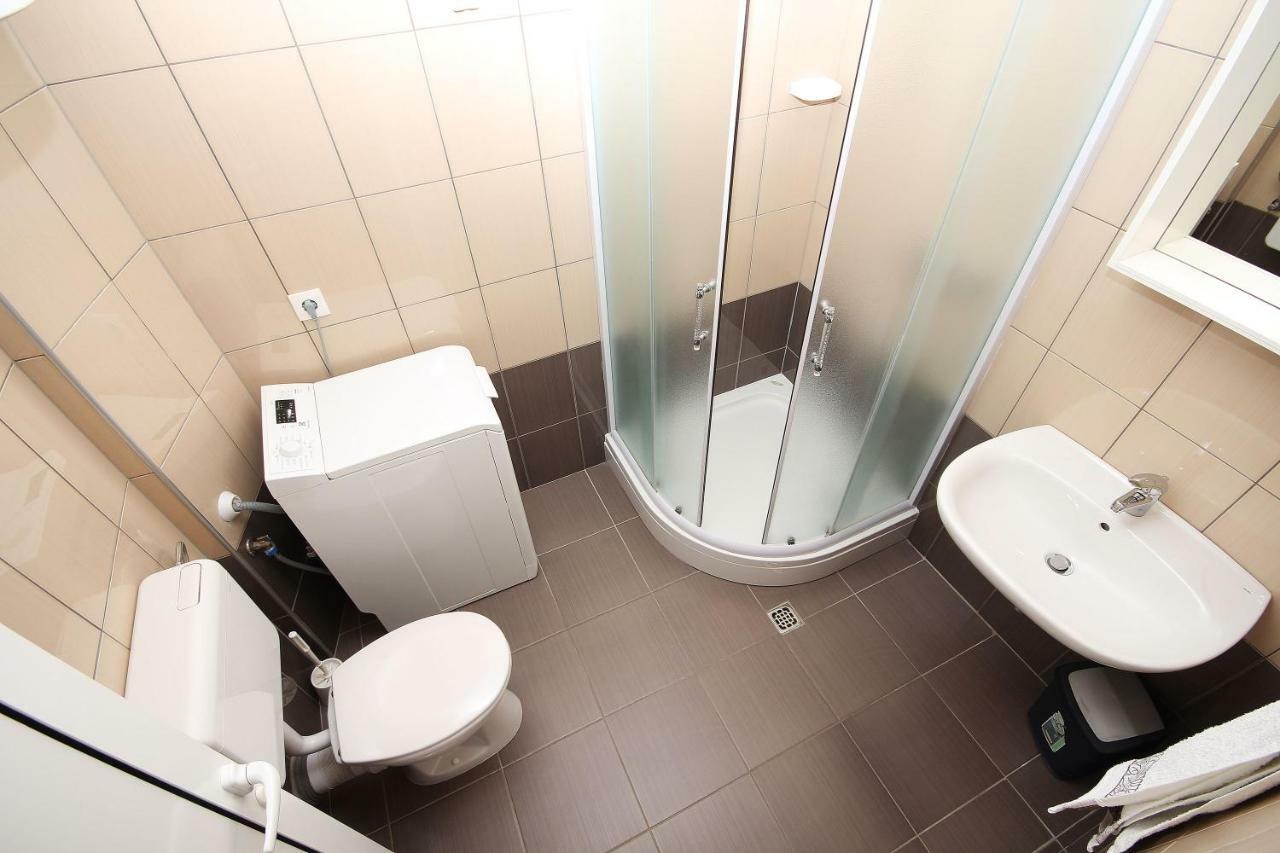 Apartmani Dalmacija Brela Esterno foto