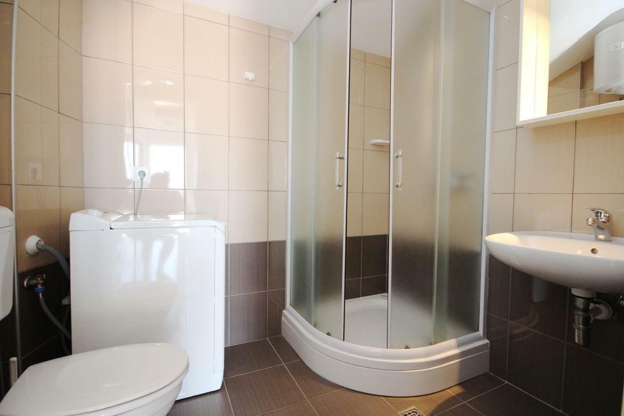 Apartmani Dalmacija Brela Esterno foto