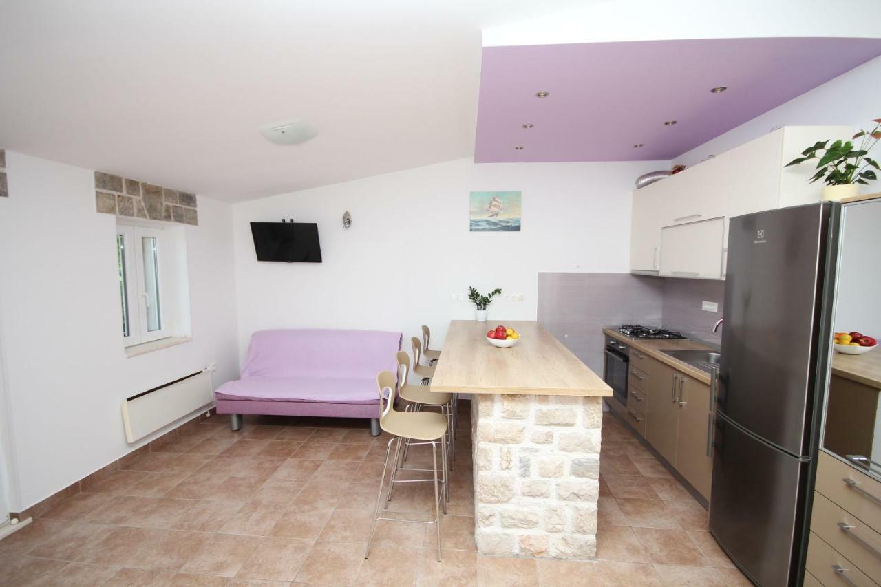 Apartmani Dalmacija Brela Esterno foto